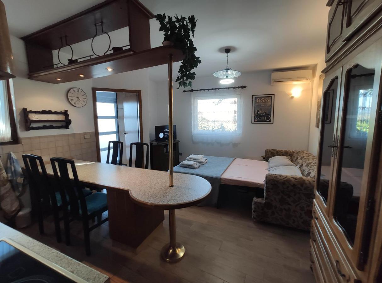Cute Corner Apartment Копер Екстериор снимка