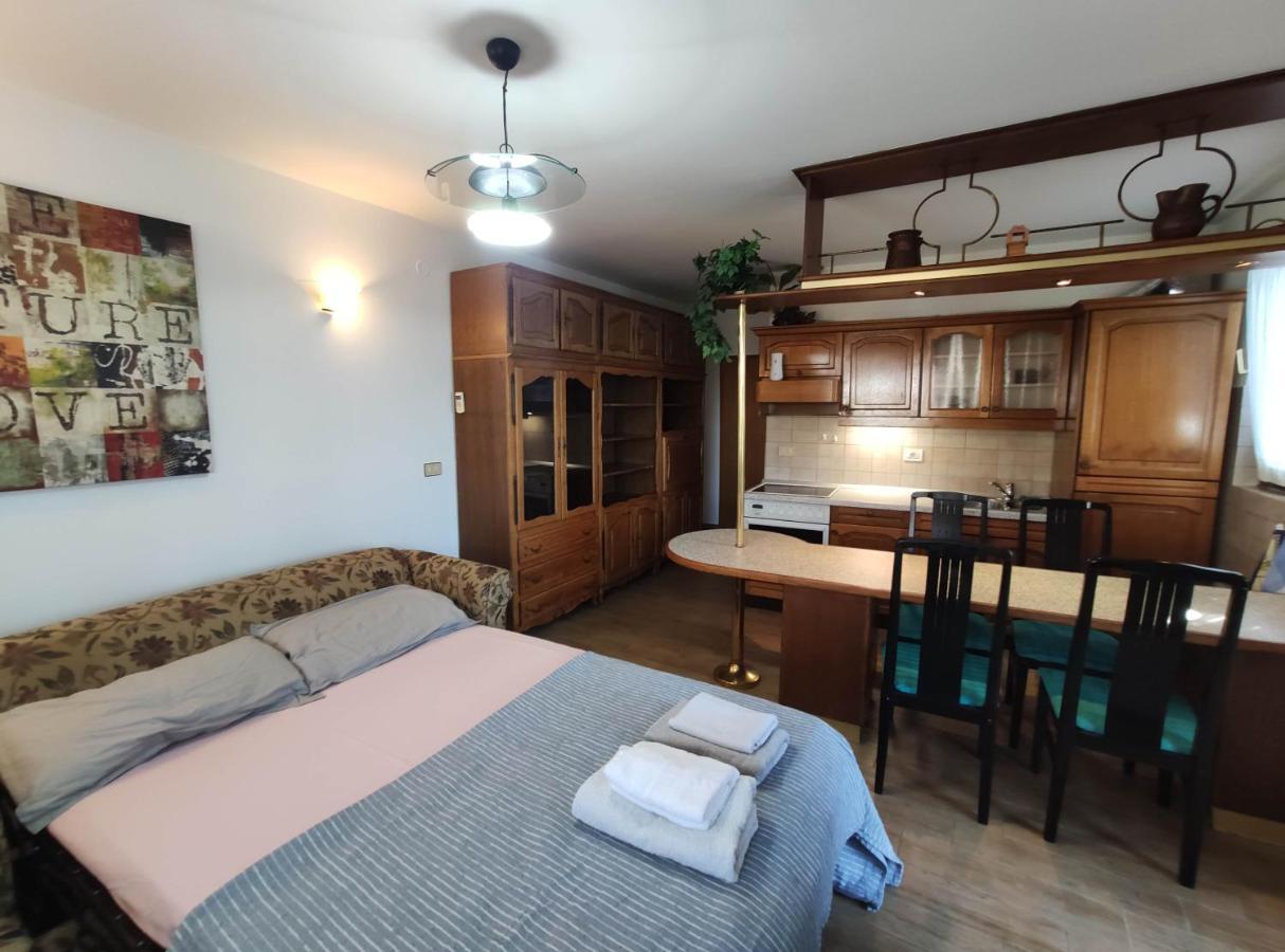 Cute Corner Apartment Копер Екстериор снимка