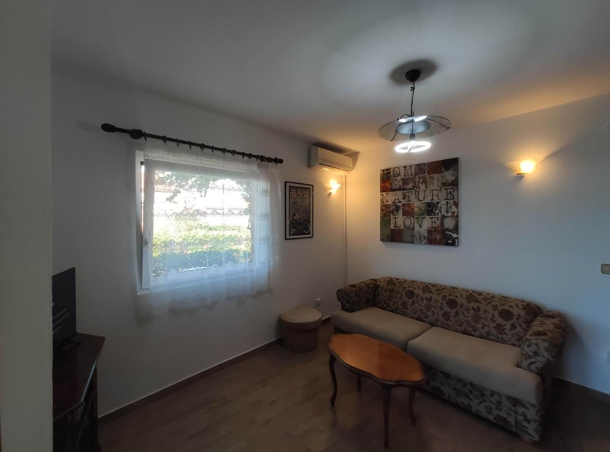 Cute Corner Apartment Копер Екстериор снимка
