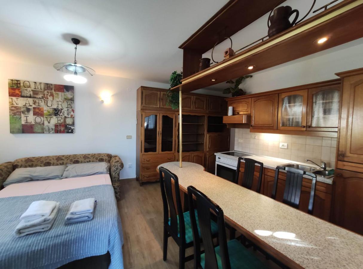 Cute Corner Apartment Копер Екстериор снимка
